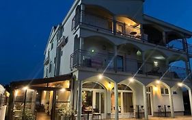 Apartments Maras